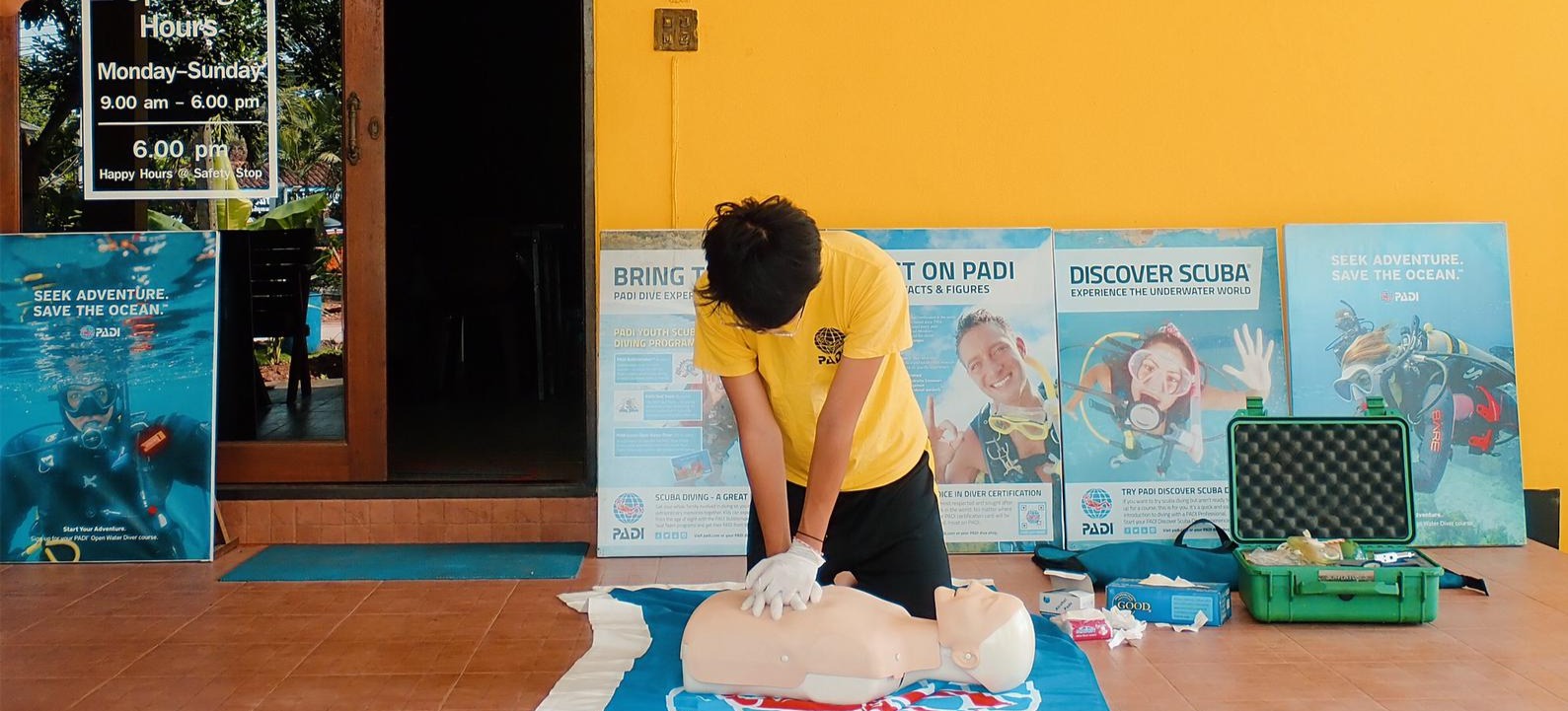 Emergency First Response Student doing chest compression during an EFR course