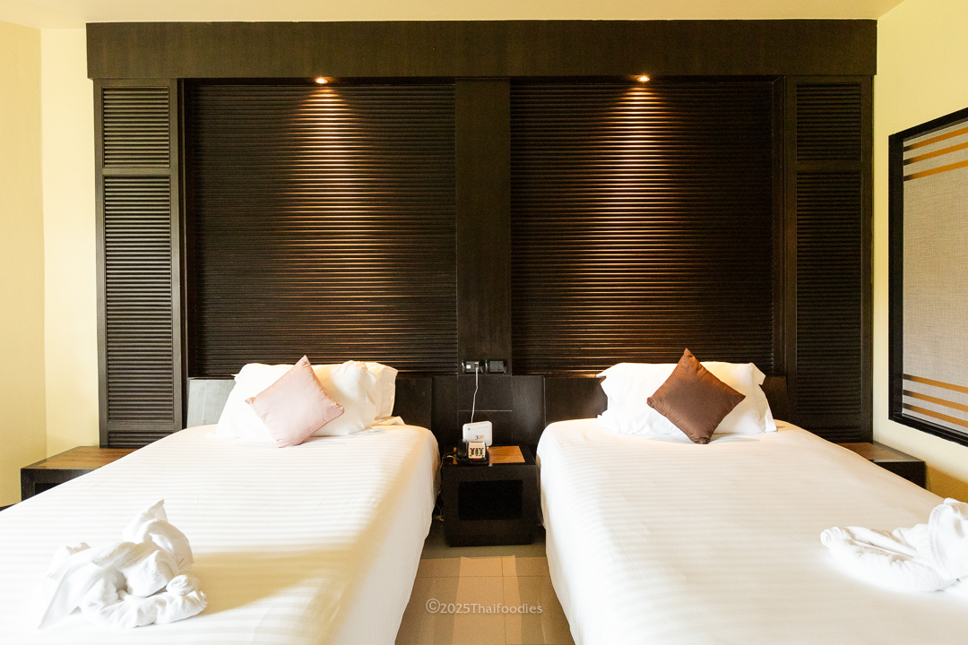 superior garden side with twin bed