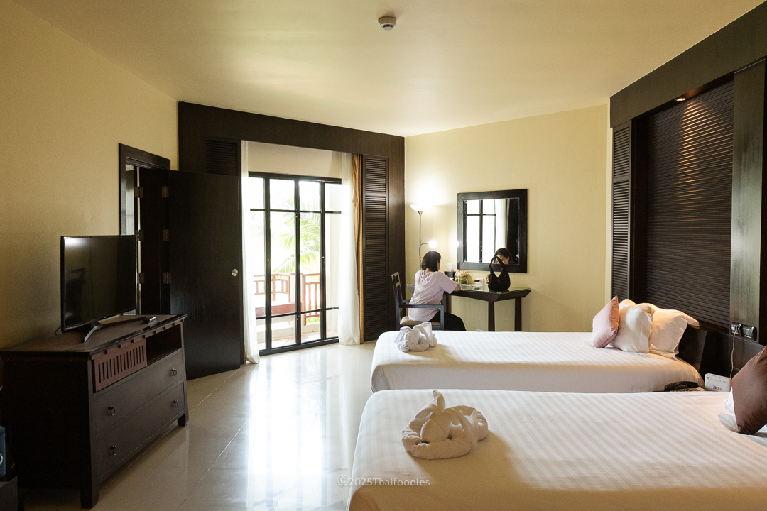 superior pool side with twin bed