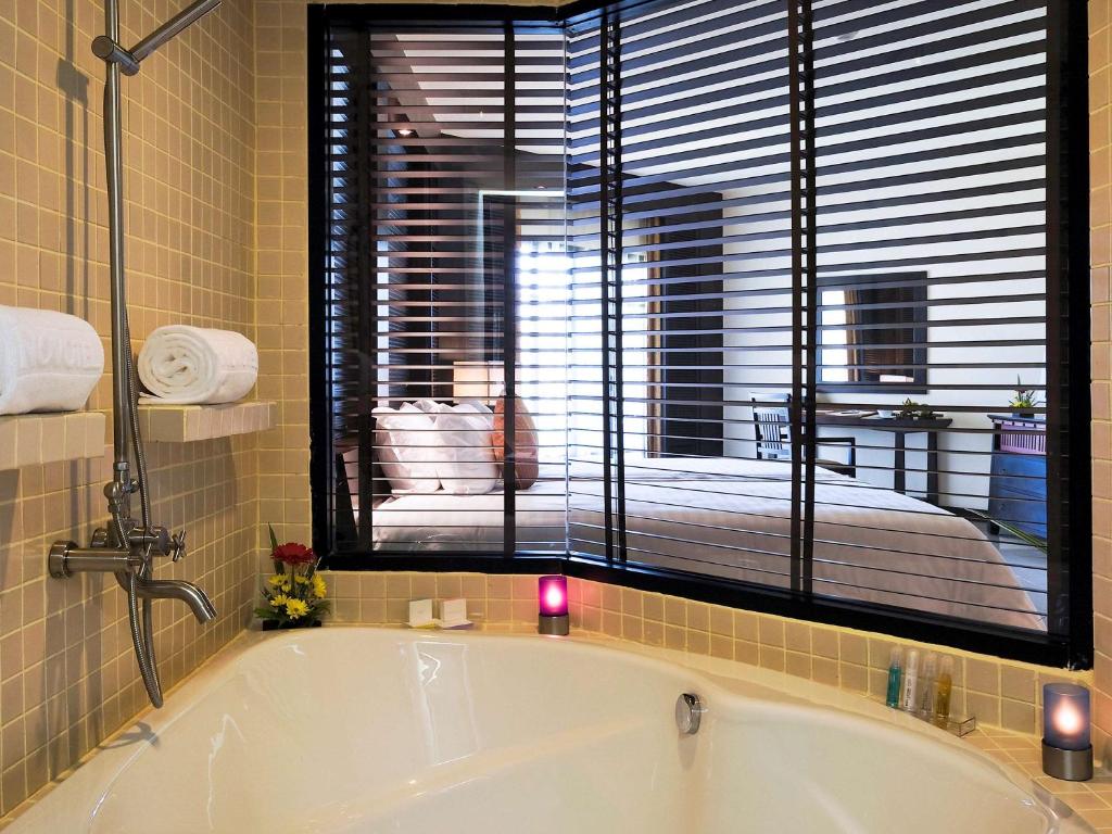 the nouveau chumphon beach resort and golf superior king room with garden view 3 17092937055